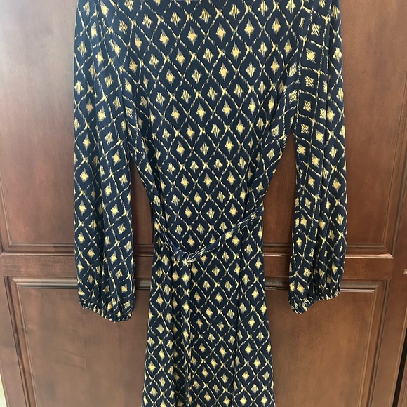 Elegant Tommy Bahama Navy and Gold Patterned Dress - Picture 1 of 2